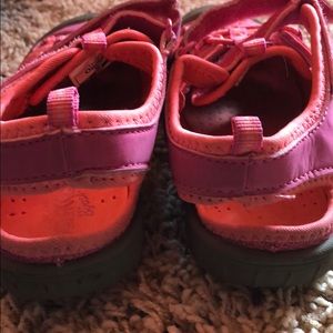 Oshkosh B’Gosh 💕 tennis shoes Nice 🌺